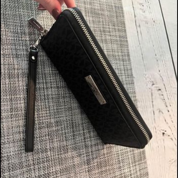 Michael Kors Wristlet Wallet - Picture 2 of 4